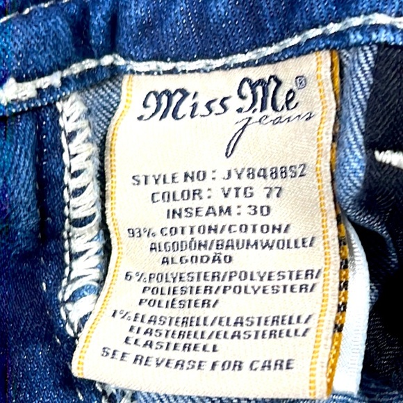 Miss Me jeans size 26 with glittering beads in the back of the jeans - Picture 11 of 11